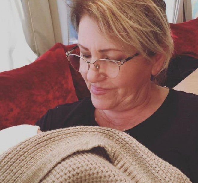 Səfurə Əliyevanın yeni doğulan övladı nənəsinin qucağında 