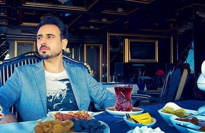 Vüqar həmkarlarından əməlli-başlı şikayətlənib