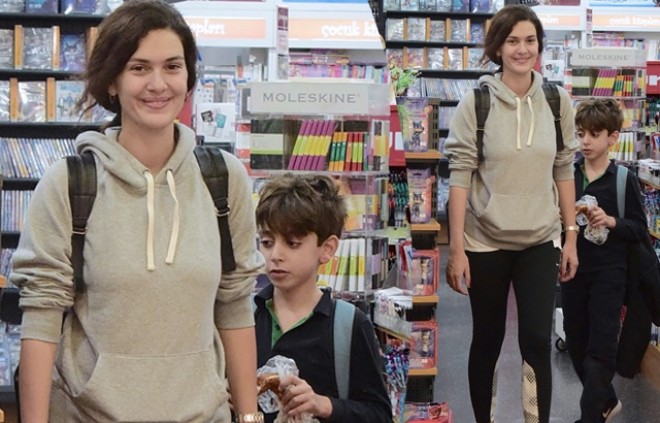 Aktrisa İstanbulda makiyajsız yaxalandı - foto&nbsp;