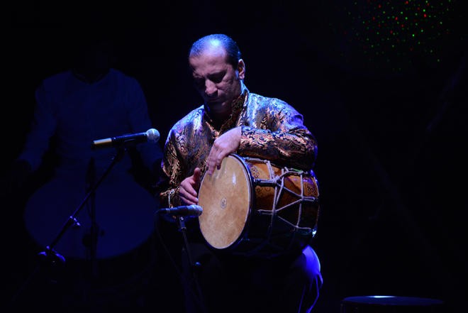 Nağaraçı Natiq od püskürdü: müğənnilər zalı doldura bilmirlər