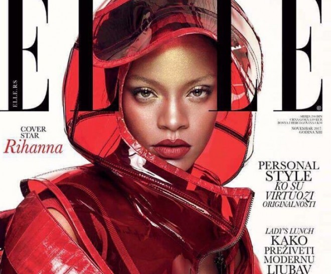 Rihanna qırmızı rəngli paltarda "poz" verdi