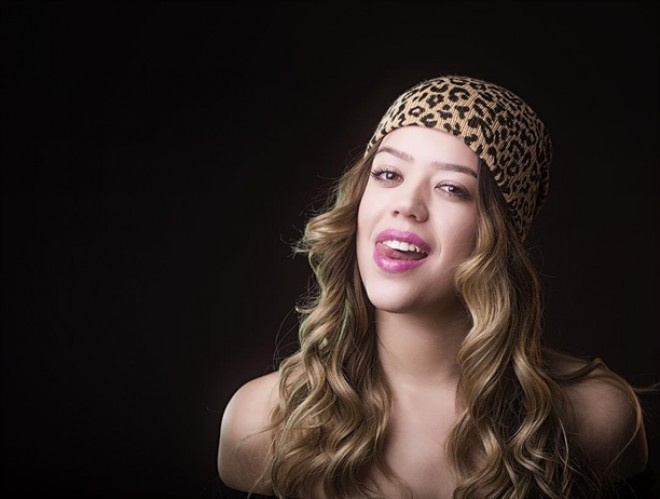 Özcanın sevgilisinin fotoları