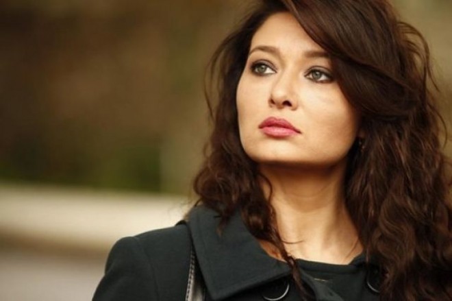 Nurgül bacısı ilə - foto