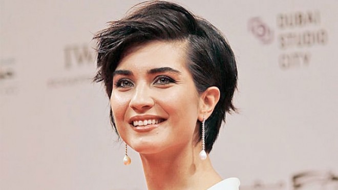 Tuba Büyüküstün sevgilisi ilə dodaq-dodağa - foto