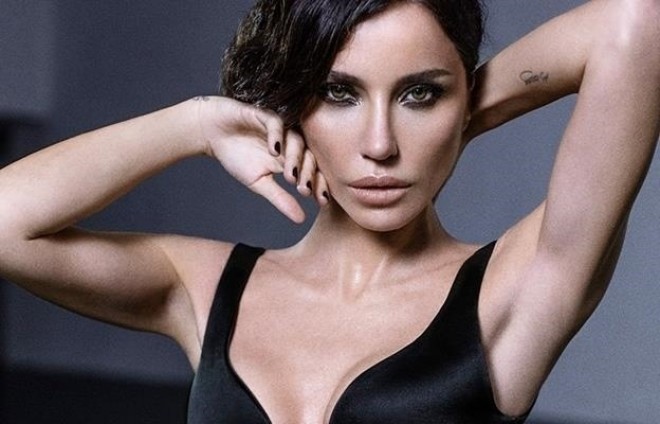 Gülşən dodağına slikon etdirib?