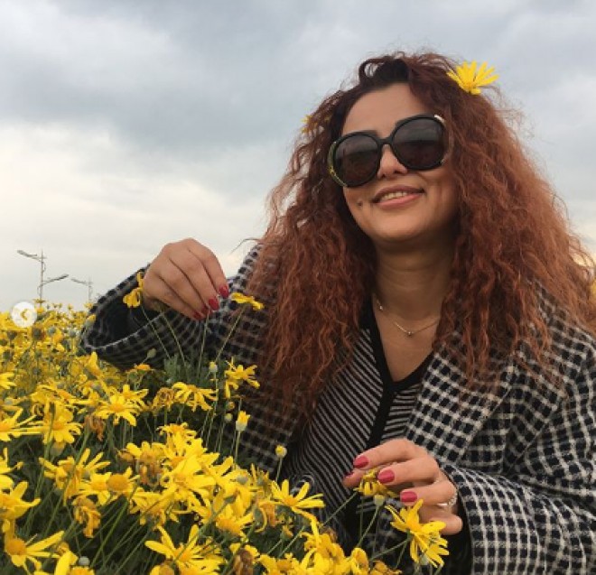 Vəfa Zeynalova güllərə qarışdı – foto