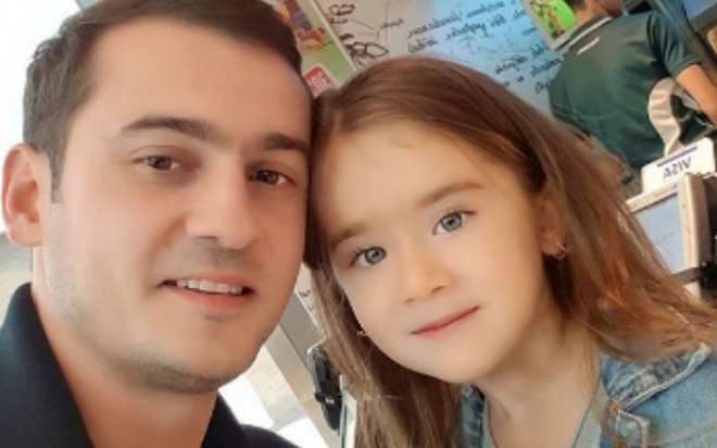 Emilin qızı ilə əyləncəli görüntüsü - video