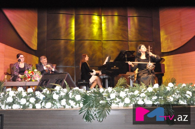 Virtuoz tarzən Həmid Vəkilovun yaradıcılıq gecəsindən reportaj 