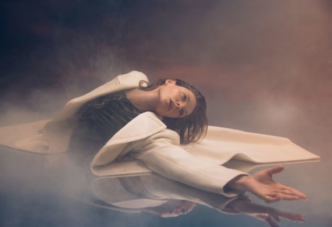 İsveçli aktrisanın yeni fotosessiyası