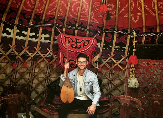 Müğənninin Qazaxıstan sərgüzəşti - foto