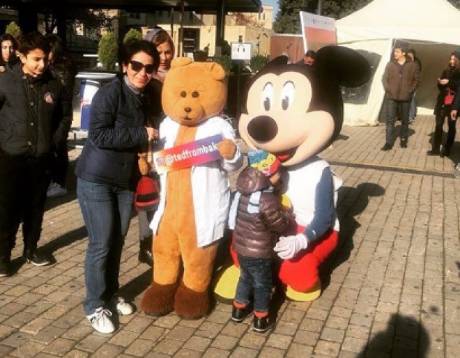 Emma və oğlu şəhər gəzintisində - foto