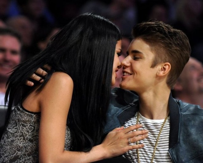 Castin ilə Selena dodaq-dodağa görüntüləndi - foto