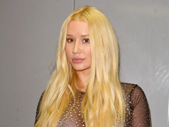 Avstraliyalı müğənni tverk oynadı - video