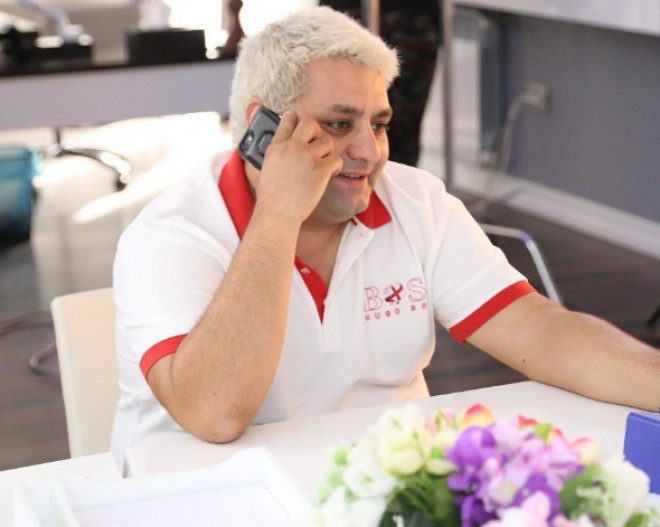 Aktyor Elcan Rəsulov müğənnilik etdi - video