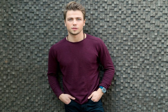 İt aktyorun dodağını dişləyib