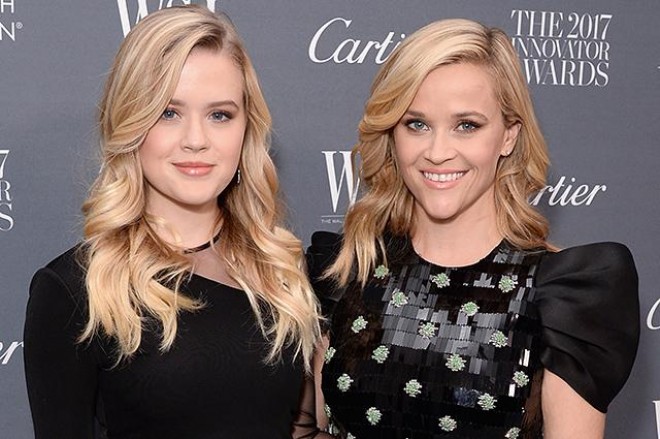 "Oskar" mükafatçısının qızı Parisdə bal rəqsləri gecəsində