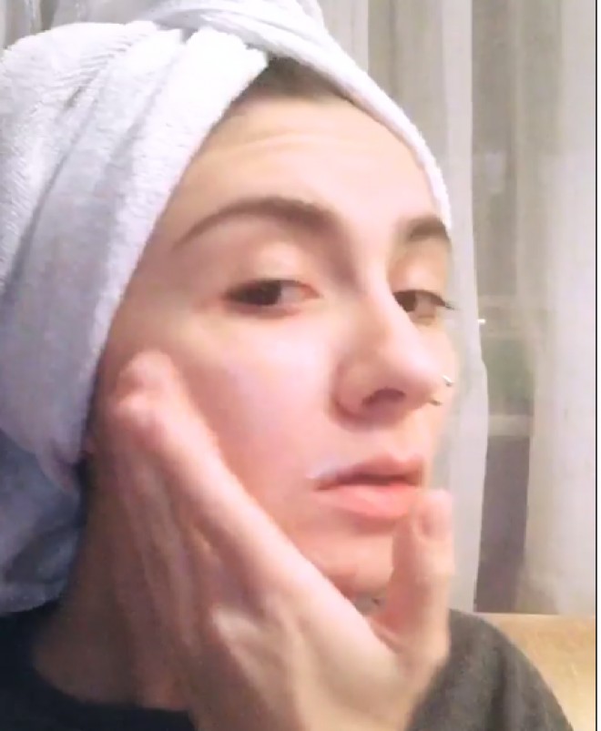 Bakılı Diana başına dəsmal bağladı