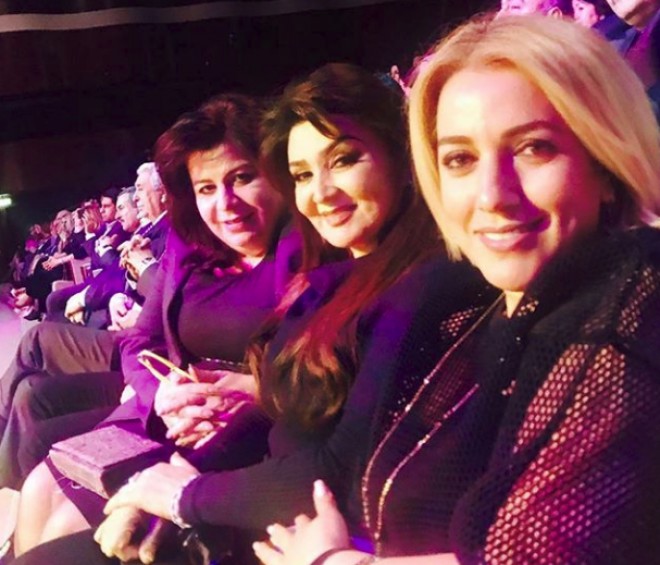 Tamaşaçı kürsüsündən “selfie” çəkdirdilər – foto&nbsp;