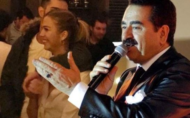 Tatlıses sevgilisi ilə gecə klubunda yaxalanıb