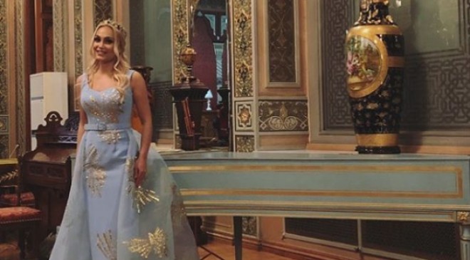 Nura fərqli fotosessiya çəkdirib