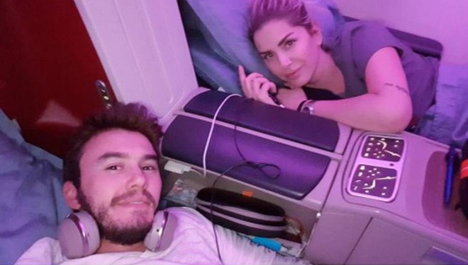 Türk müğənni ad gününü tayyarədə keçirib - foto