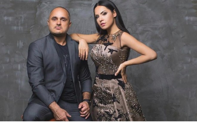 Aysel ilə Miri Yusif birgə fotokamera qarşısında