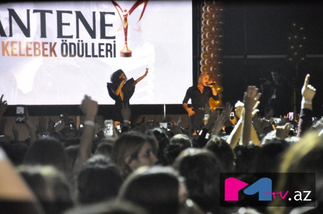 Neslihan Atagül Azərbaycan məşhurları ilə Bakı səhnəsində - foto