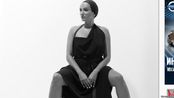 Heykəltəraş alt paltarda - fotosessiya&nbsp;