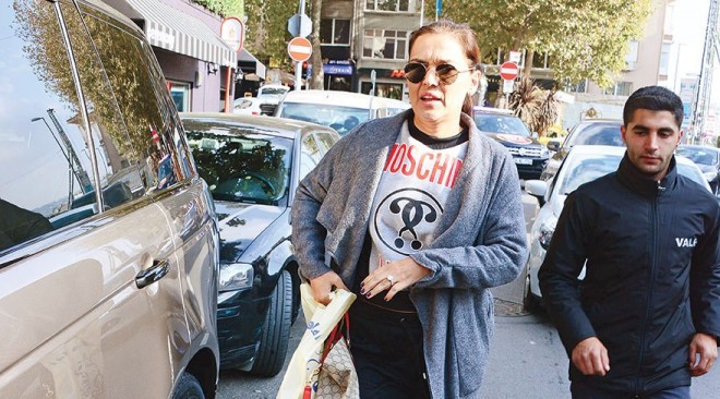 Demet Akalın ayaqqabısı ilə maraq oyatdı