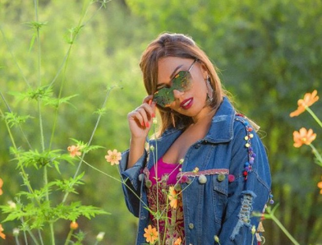 Müxtəlif libaslı Leyladan rəngli&nbsp;fotosessiya&nbsp;