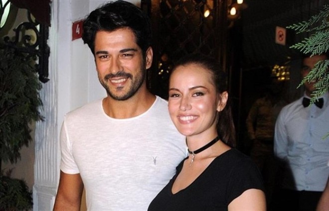 Burak Özçivit xanımı, aktrisa Fahriyə Evcen ilə alış-verişdə