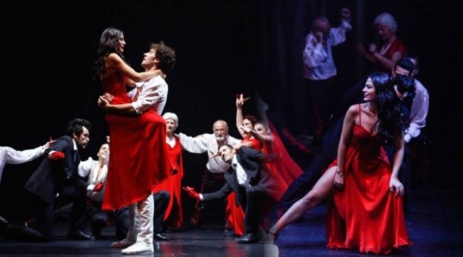 Aktrisanın seksual rəqsi - video