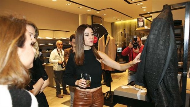 Kıvanç Tatlıtuğa hədiyyə aldı