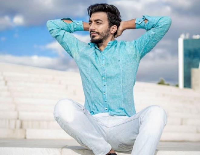 Sənan yataqda poz verdi – foto