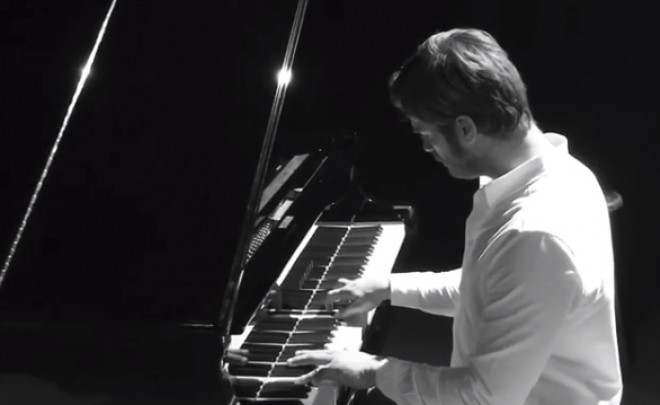 Kıvanç piano çaldı – video