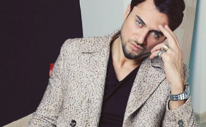 Rüstəm əzələlərini göstərdi