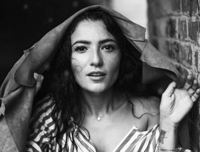 Dilarədən fərqli foto