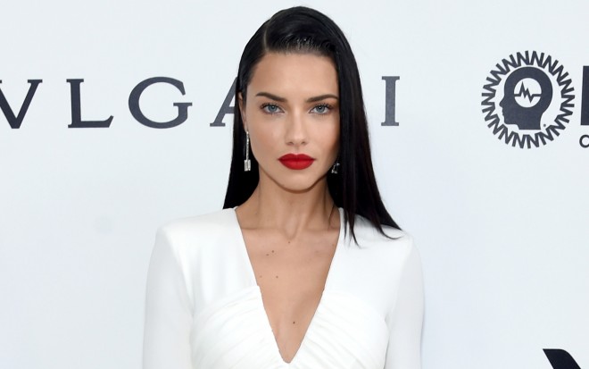 Adriana Lima  türkiyəli sevgilisi ilə dodaq-dodağa