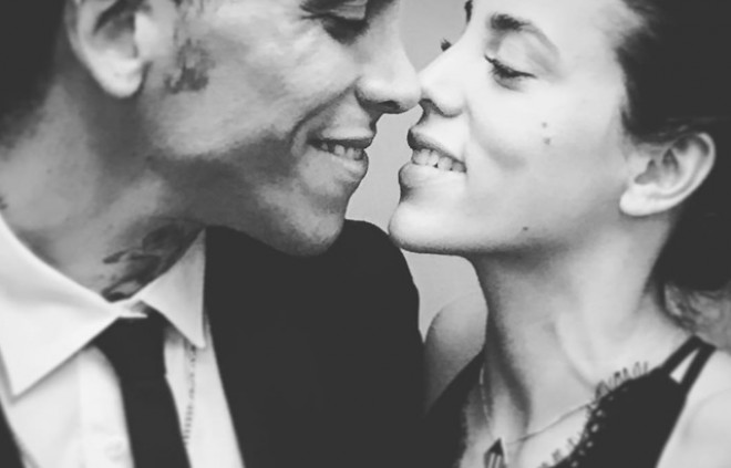 Müğənninin sevgilisi ilə&nbsp;fotosu