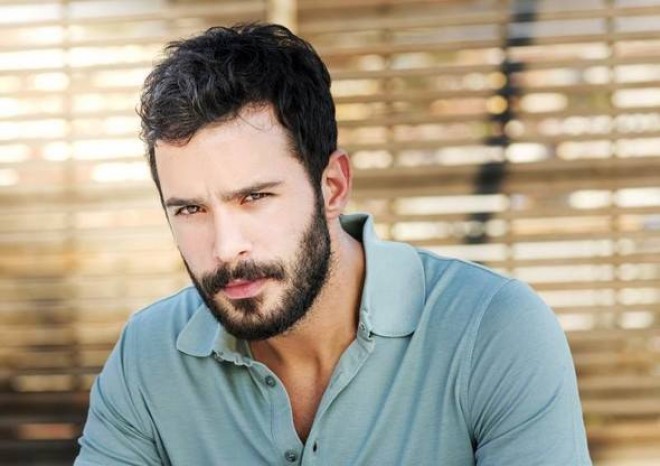 Mindən çox insanı ölümdən qurtaran aktyor