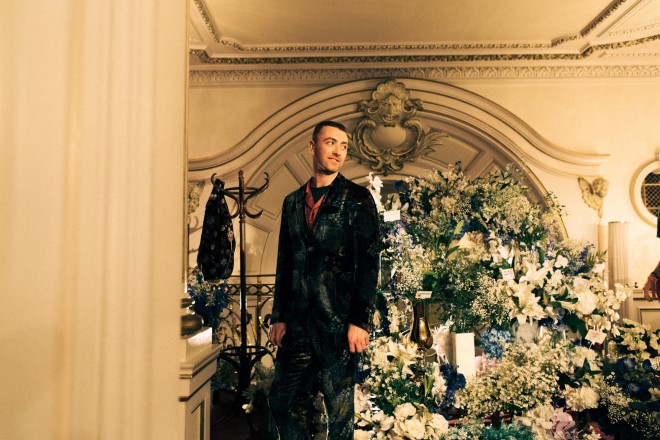 Homoseksual müğənni klip sayını artırdı - video&nbsp;