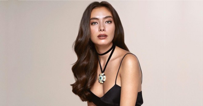 Gecəyə 12 kiloluq libasla gələn aktrisa