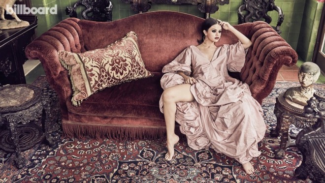 Selena Qomezin yeni fotosessiyası