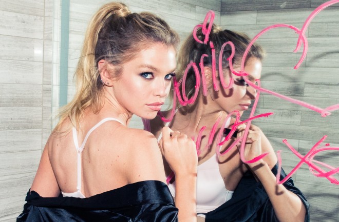 Stella Maksvell jurnal üçün kamera qarşısına keçib - video