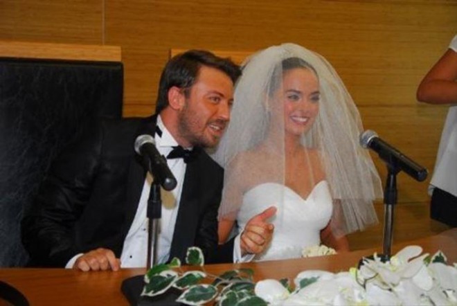 Tanınmış aktyor boşanıb