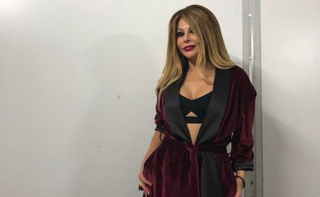 Aygün Kazımovanın sinə dekolteli libası - video+foto