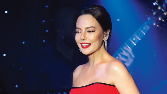 Ebru Gündeş oteldə qalmadı - iddia yalan çıxdı