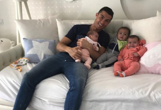 Məşhur model övladları ilə - foto