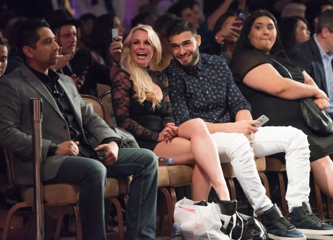 ​Britni Spirs sevgilisi ilə basketbola baxıb - foto