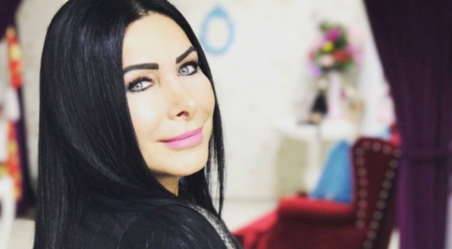 Xərçəngli müğənni saçlarını kəsdirib